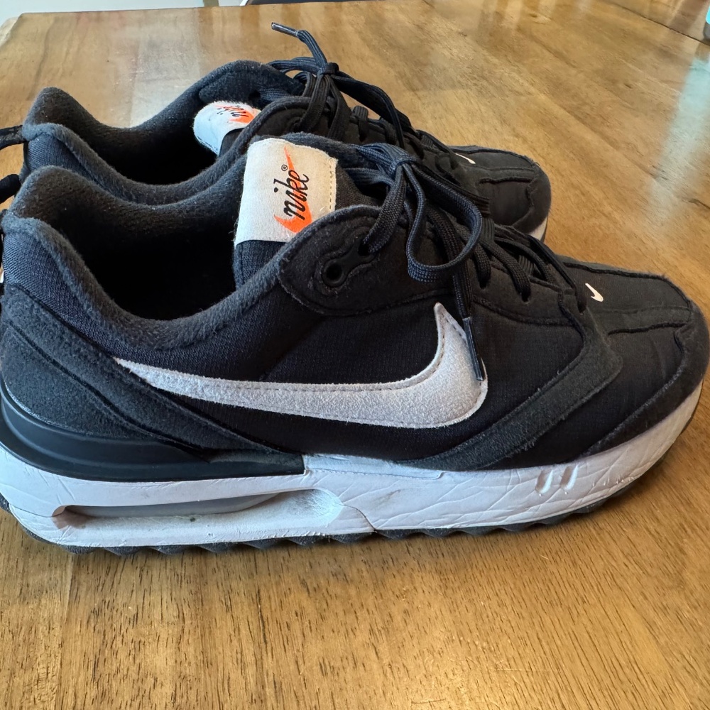 Women's Nike Air Max Dawn - Black - 7.5 - Picture 4 of 8